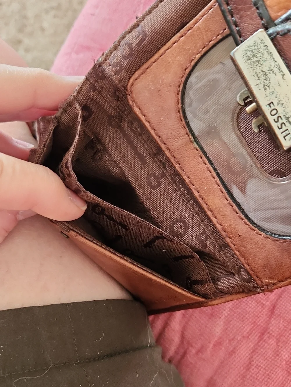 Vintage Classic Fossil Women's Tan & Brown Leather Compact Wallet - Picture 13 of 13